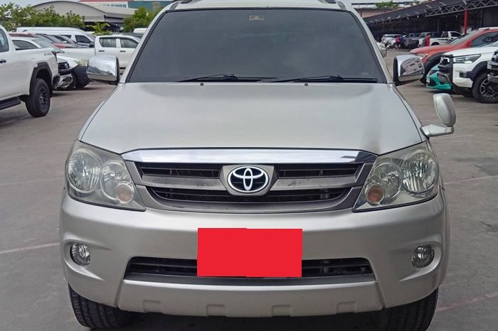 TOYOTA 4WD 2005 2.7V AT FORTUNER SILVER 7625 full