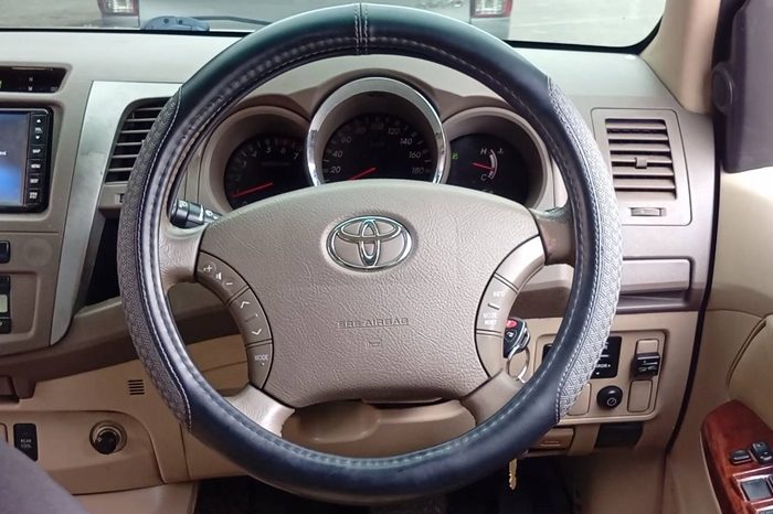 TOYOTA 4WD 2005 2.7V AT FORTUNER SILVER 7625 full