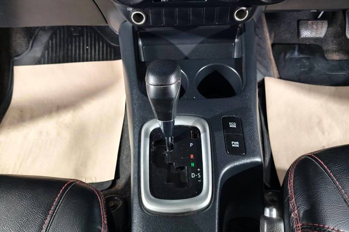 REVO 2WD 2020 2.4 ENTRY AT DOUBLE CAB WHITE  8896 full