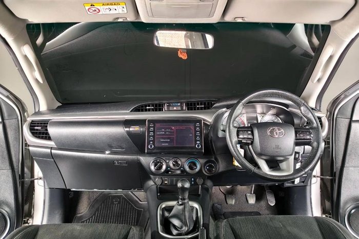 REVO PRE 2021 2.4 MID AT DOUBLE CAB SILVER  9061 full