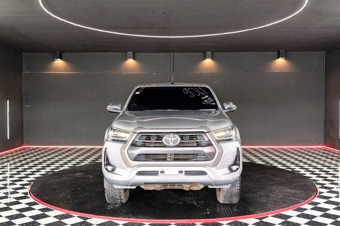 REVO PRE 2021 2.4 MID AT DOUBLE CAB SILVER  9061 full