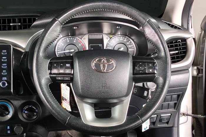 REVO PRE 2021 2.4 MID AT DOUBLE CAB SILVER  9061 full