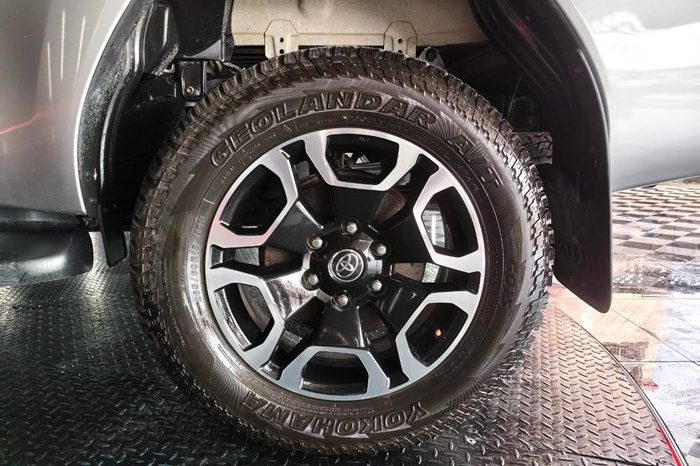 REVO PRE 2021 2.4 MID AT DOUBLE CAB SILVER  9061 full