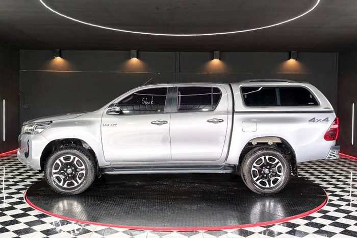 REVO PRE 2021 2.4 MID AT DOUBLE CAB SILVER  9061 full
