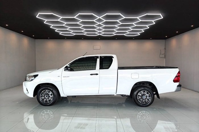 REVO 2WD 2019 2.4J MT SMART CAB WHITE  9553 full