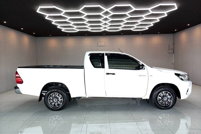 REVO 2WD 2019 2.4J MT SMART CAB WHITE  9553 full