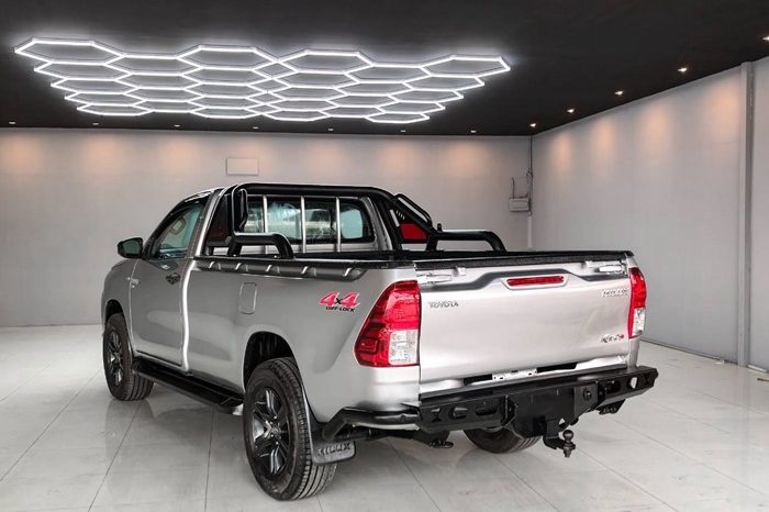 REVO 4WD 2017 2.8J MT STANDARD SILVER  9965 full