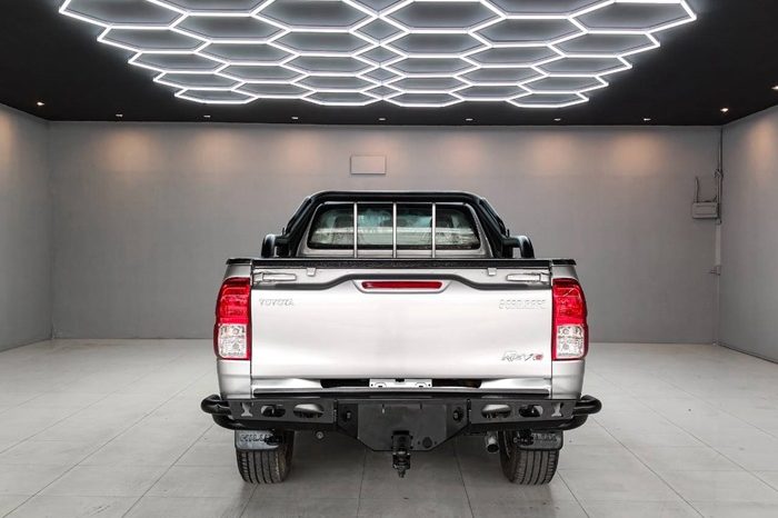 REVO 4WD 2017 2.8J MT STANDARD SILVER  9965 full