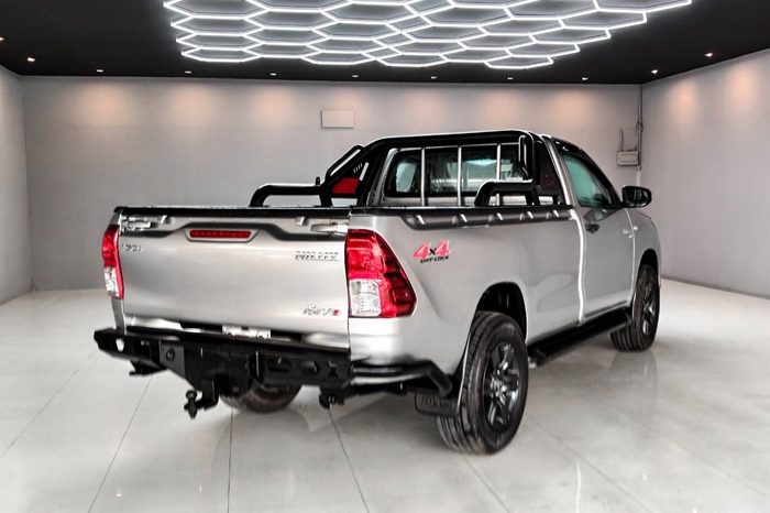 REVO 4WD 2017 2.8J MT STANDARD SILVER  9965 full