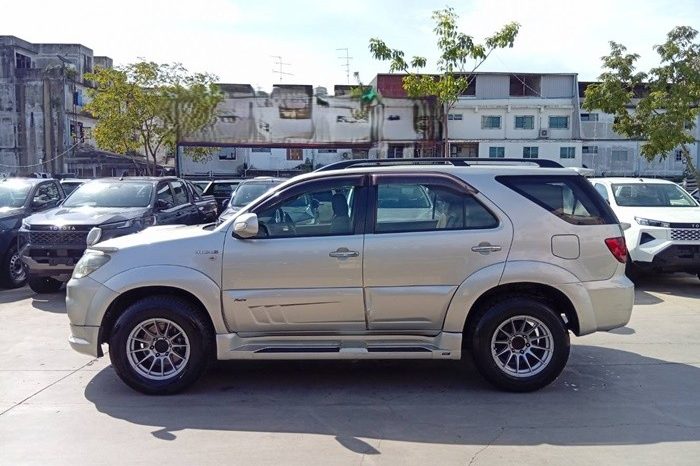 TOYOTA 4WD 2007 3.0V AT FORTUNER SILVER  4688 full