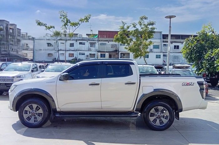 ISUZU 4WD 2022 3.0 AT DOUBLE CAB WHITE  5025 full