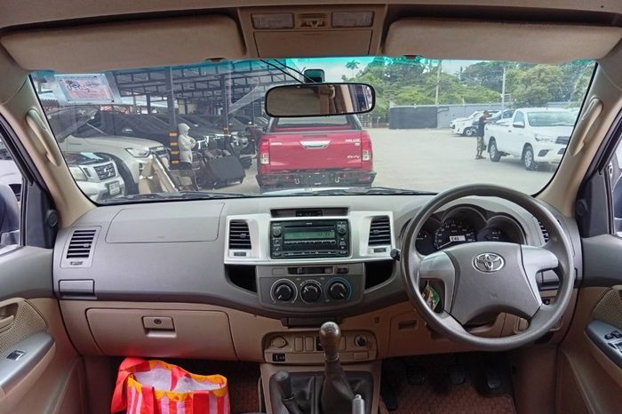 VIGO 4WD 2013 2.5E MT DOUBLE CAB BLACK  1564 full