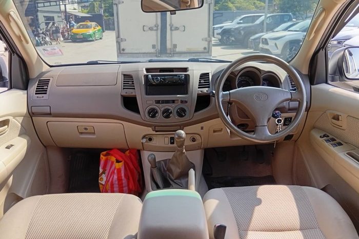VIGO 4WD 2007 2.5E MT DOUBLE CAB SILVER  9784 full