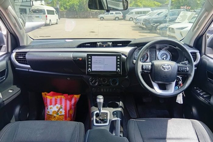 REVO PRE 2021 2.4 MID AT DOUBLE CAB SILVER 7329 full