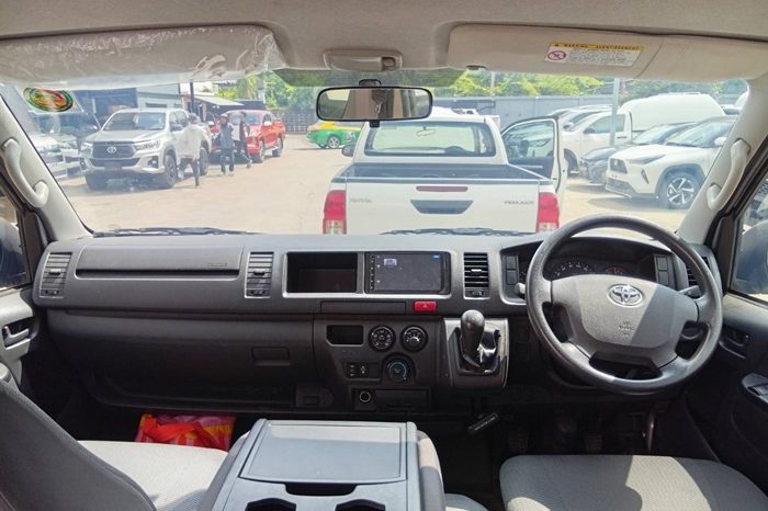 TOYOTA 2WD 2017 3.0 MT COMMUTER SILVER  2025 full