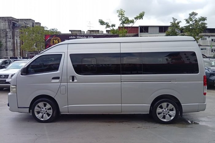 TOYOTA 2WD 2017 3.0 MT COMMUTER SILVER  2025 full