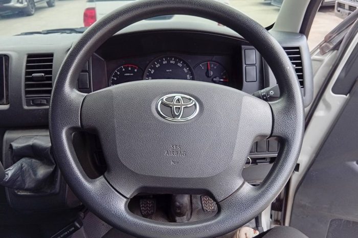 TOYOTA 2WD 2017 3.0 MT COMMUTER SILVER  2025 full