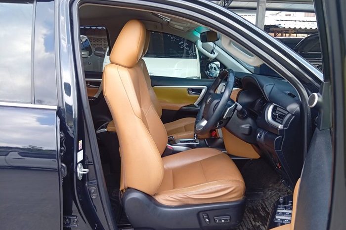TOYOTA 4WD 2019 2.8V AT FORTUNER BLACK  5273 full