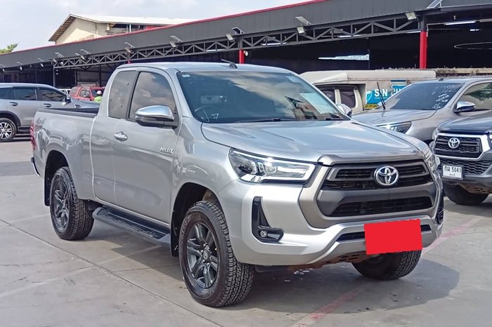 REVO 4WD 2021 2.4 MID MT SAMRT CAB SILVER 8875 full