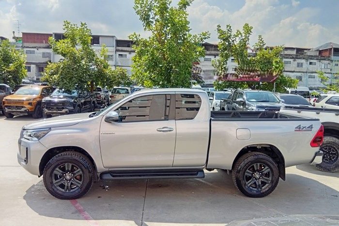 REVO 4WD 2021 2.4 MID MT SAMRT CAB SILVER 8875 full
