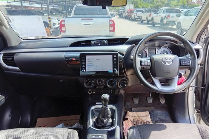REVO 4WD 2021 2.4 MID MT SAMRT CAB SILVER 8875 full
