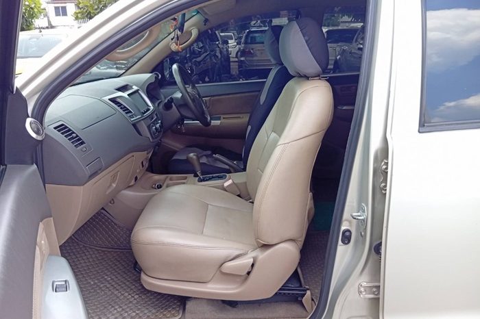 VIGO PRE 2014 2.5E AT DOUBLE CAB SILVER  4989 full