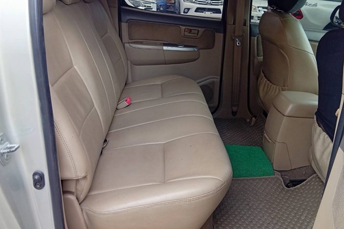 VIGO PRE 2014 2.5E AT DOUBLE CAB SILVER  4989 full