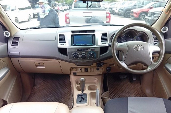 VIGO PRE 2014 2.5E AT DOUBLE CAB SILVER  4989 full