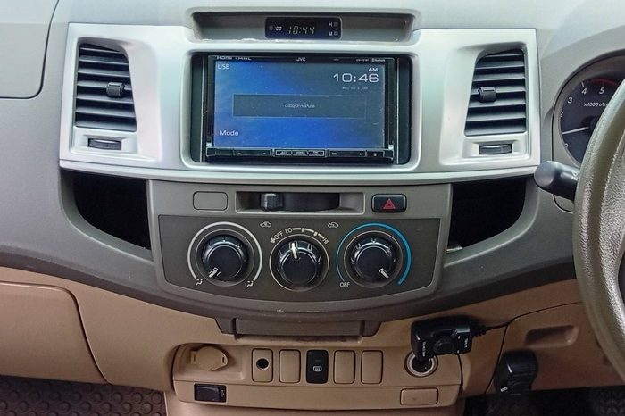 VIGO PRE 2014 2.5E AT DOUBLE CAB SILVER  4989 full