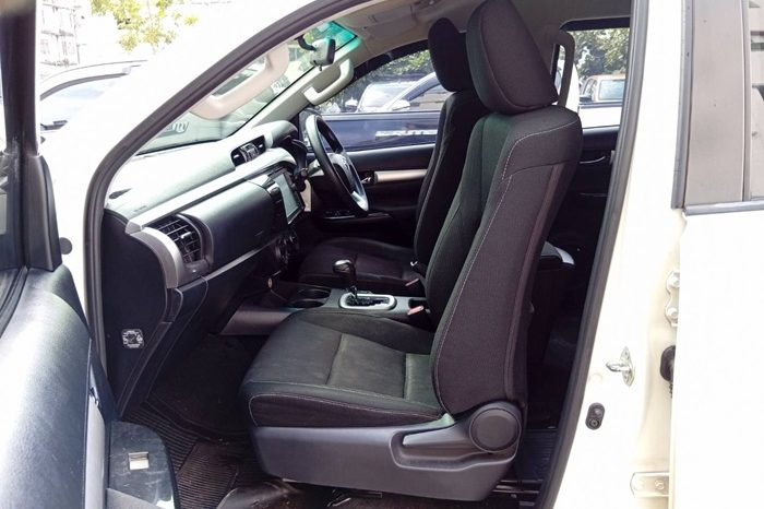 REVO PRE 2022 2.4 ENTRY AT DOUBLE CAB WHITE 6277 full