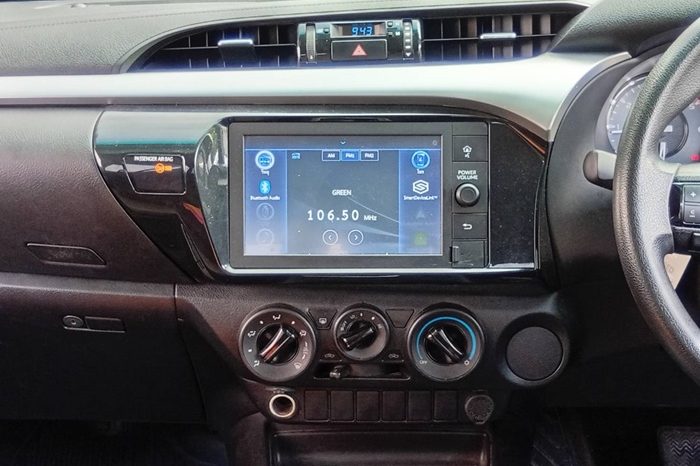 REVO PRE 2022 2.4 ENTRY AT DOUBLE CAB WHITE 6277 full