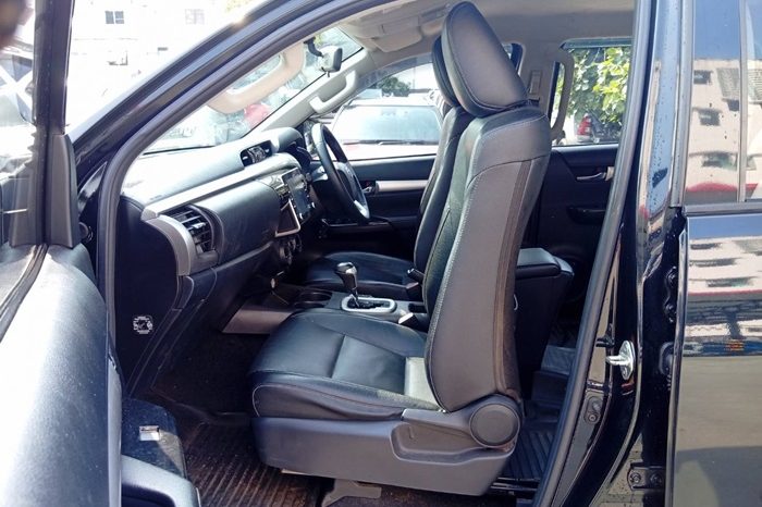 REVO PRE 2022 2.4 MID AT DOUBLE CAB BLACK 750 full