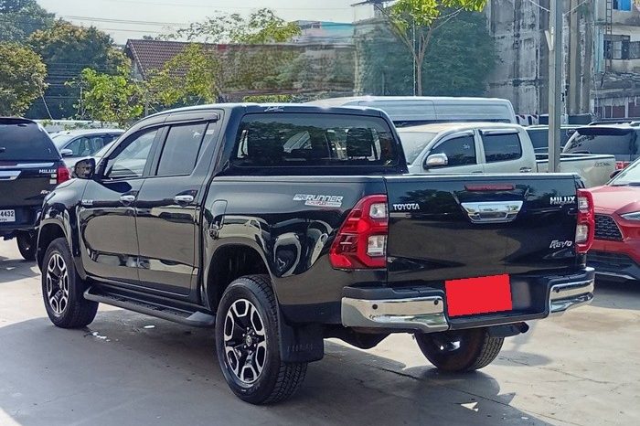 REVO PRE 2022 2.4 MID AT DOUBLE CAB BLACK 750 full