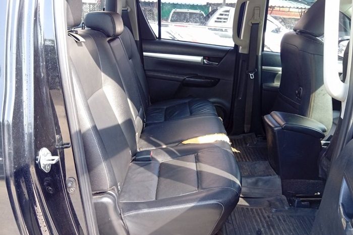REVO PRE 2022 2.4 MID AT DOUBLE CAB BLACK 750 full