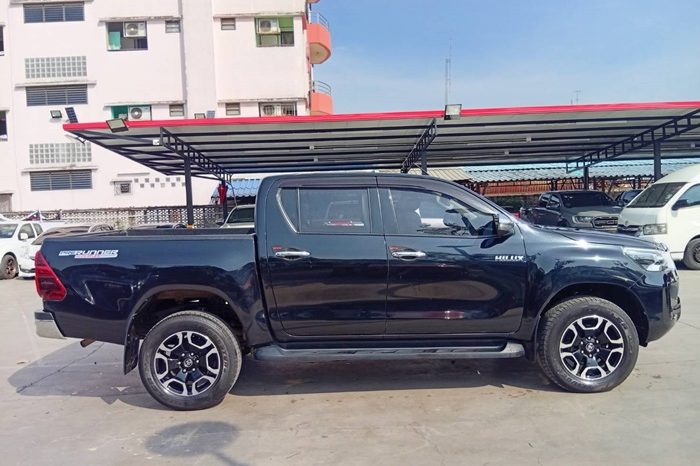 REVO PRE 2022 2.4 MID AT DOUBLE CAB BLACK 750 full