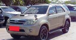 TOYOTA 4WD 2005 3.0V AT FORTUNER BRONZE  3160