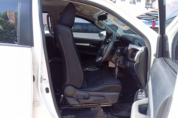REVO PRE 2022 2.4 ENTRY AT DOUBLE CAB WHITE  6307 full