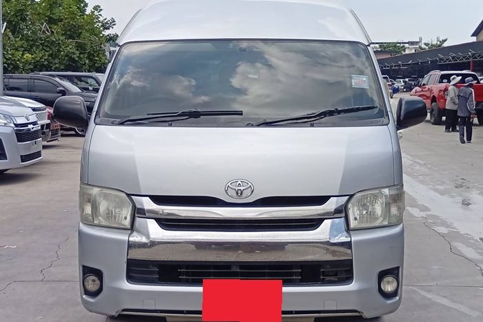 TOYOTA 2WD 2017 3.0 MT COMMUTER SILVER  7579 full