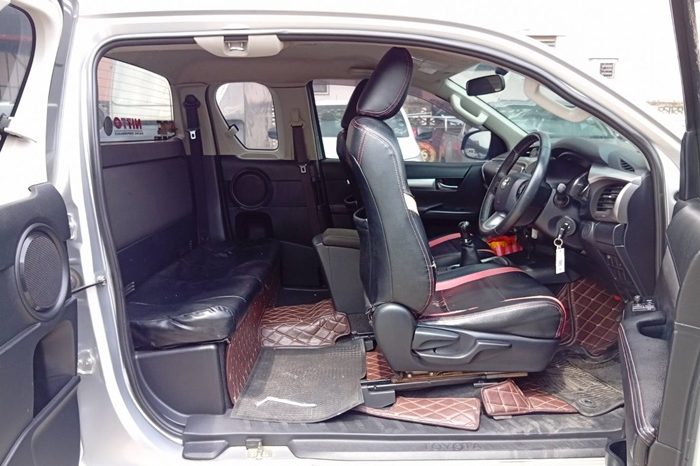 REVO 4WD 2020 2.4 MID MT SMART CAB SILVER  2669 full