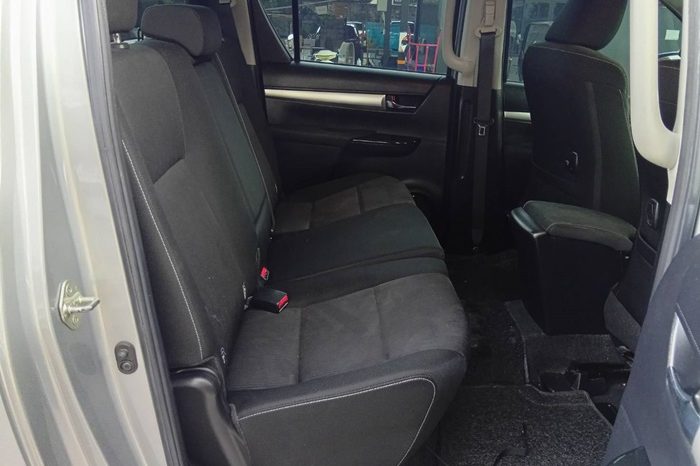 REVO PRE 2019 2.4E AT DOUBLE CAB SILVER  5777 full