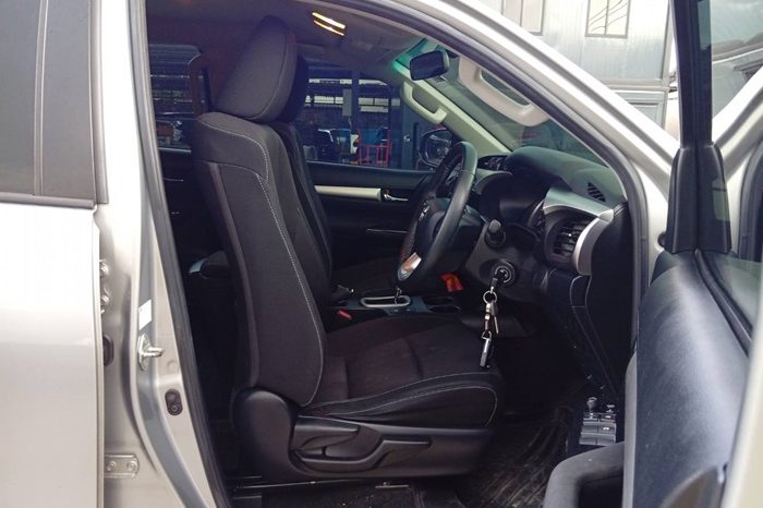 REVO PRE 2019 2.4E AT DOUBLE CAB SILVER  5777 full