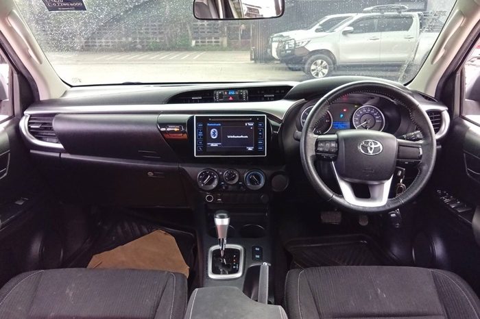 REVO PRE 2019 2.4E AT DOUBLE CAB SILVER  5777 full