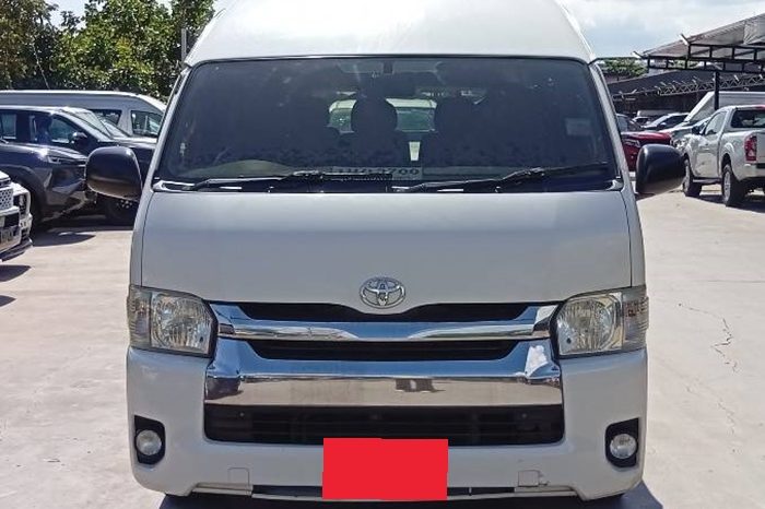 TOYOTA 2WD 2019 3.0 AT COMMUTER WHITE  3700 full