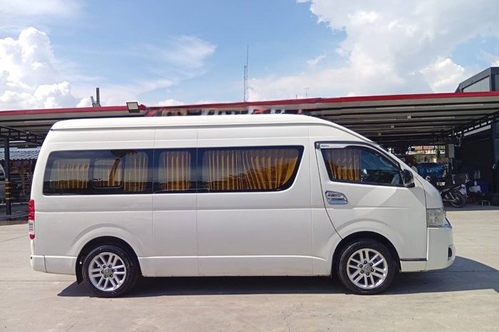 TOYOTA 2WD 2019 3.0 AT COMMUTER WHITE  3700 full