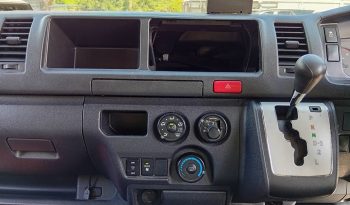 TOYOTA 2WD 2019 3.0 AT COMMUTER WHITE  3700 full