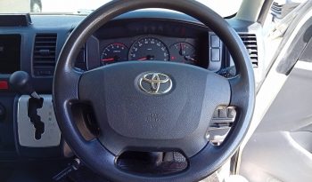 TOYOTA 2WD 2019 3.0 AT COMMUTER WHITE  3700 full