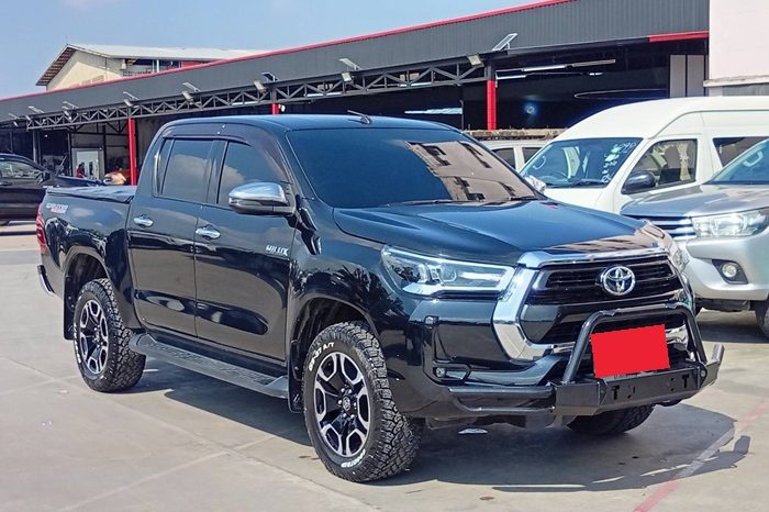 REVO PRE 2022 2.4 MID AT DOUBLE CAB BLACK  205 full