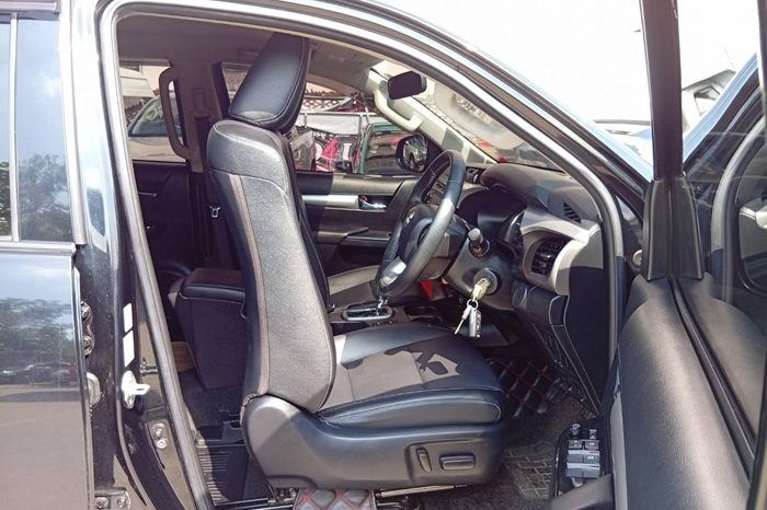REVO PRE 2022 2.4 MID AT DOUBLE CAB BLACK  205 full