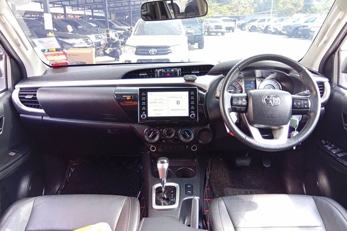 REVO PRE 2022 2.4 MID AT DOUBLE CAB BLACK  205 full