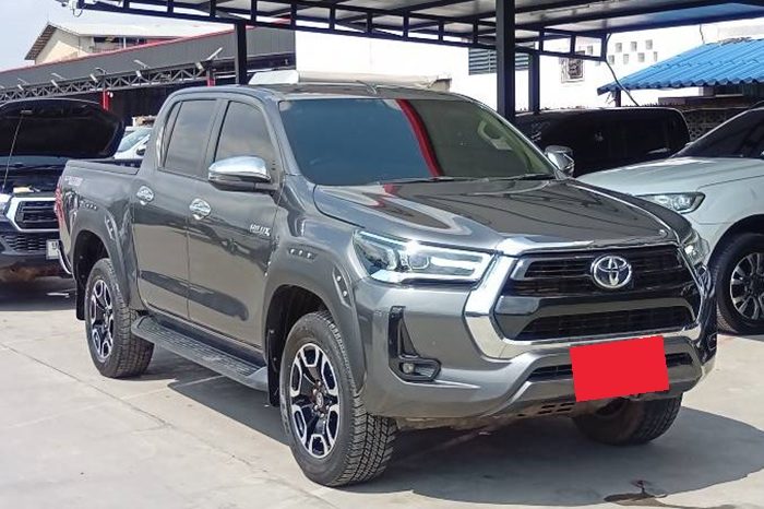 REVO PRE 2022 2.4 MID AT DOUBLE CAB GREY  5832 full